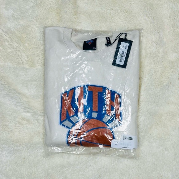 KITH x New York KNICKS Retro NY Nelson Crewneck Sweater - Sandrift - Picture 3 of 6
